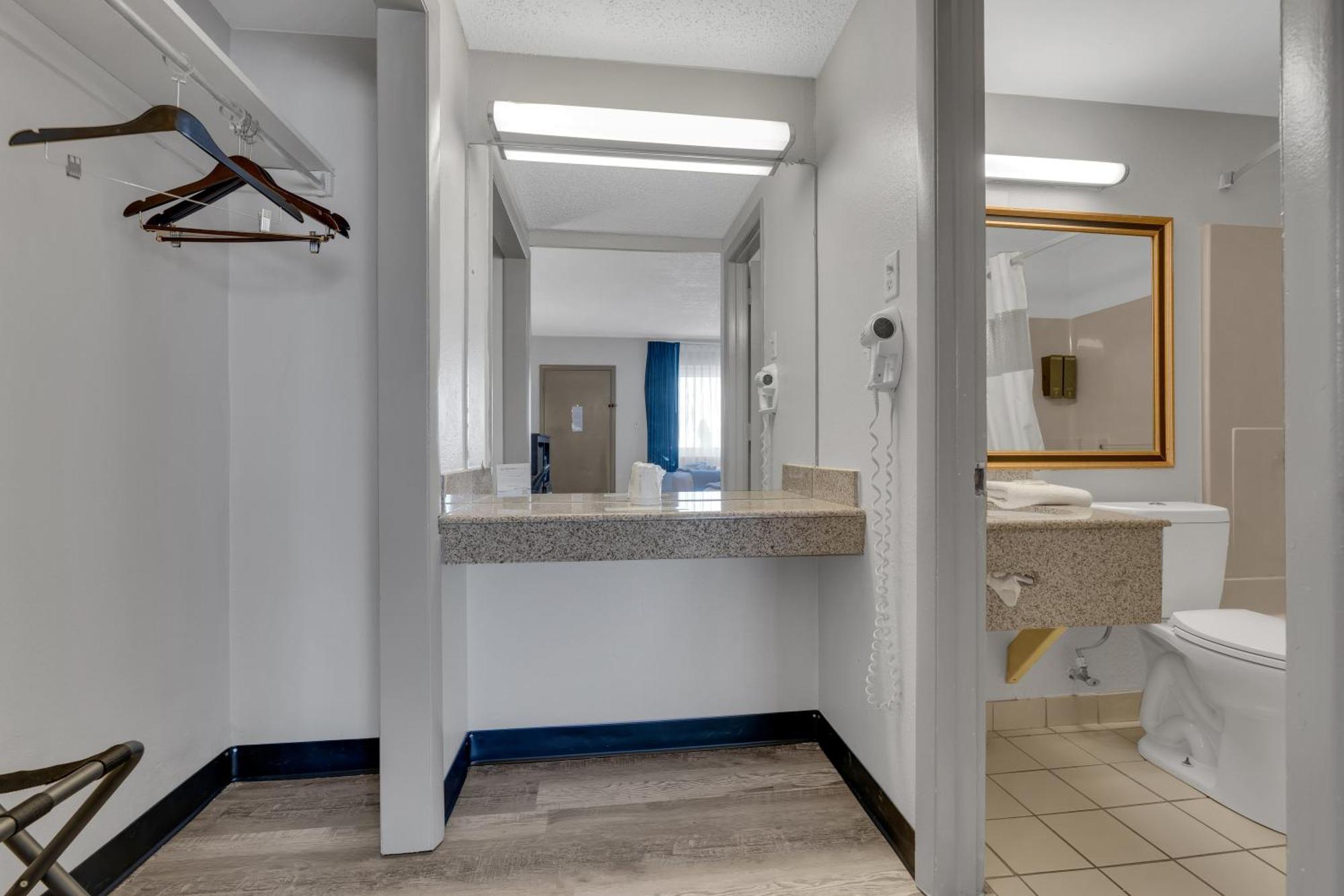 Days Inn By Wyndham Wrightstown Mcguire Afb Bordentown Bagian luar foto