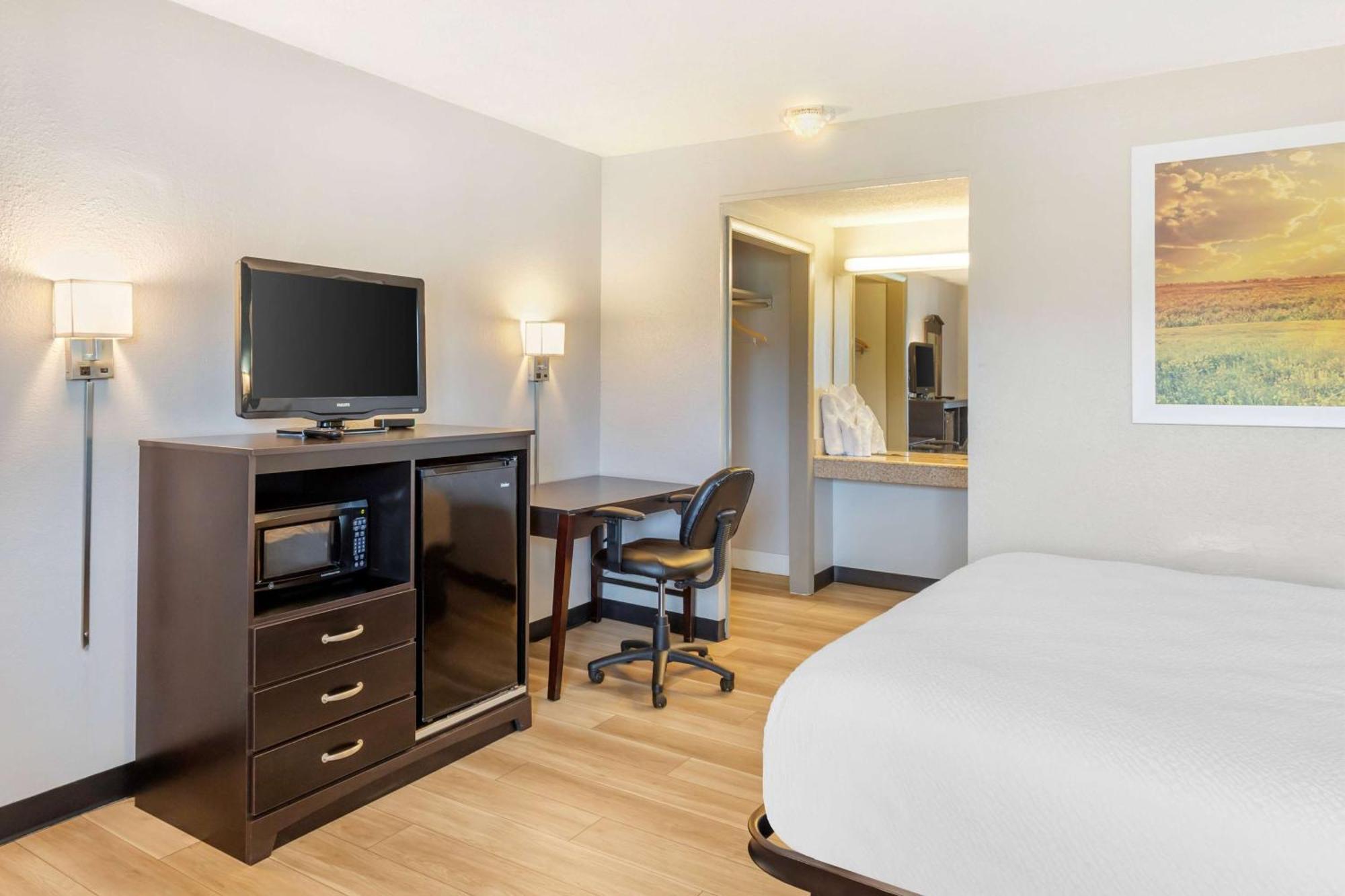 Days Inn By Wyndham Wrightstown Mcguire Afb Bordentown Bagian luar foto
