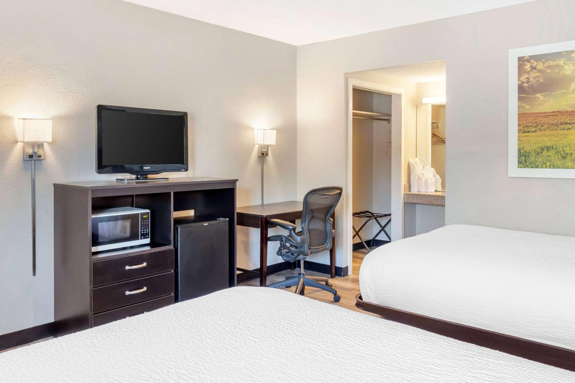 Days Inn By Wyndham Wrightstown Mcguire Afb Bordentown Bagian luar foto