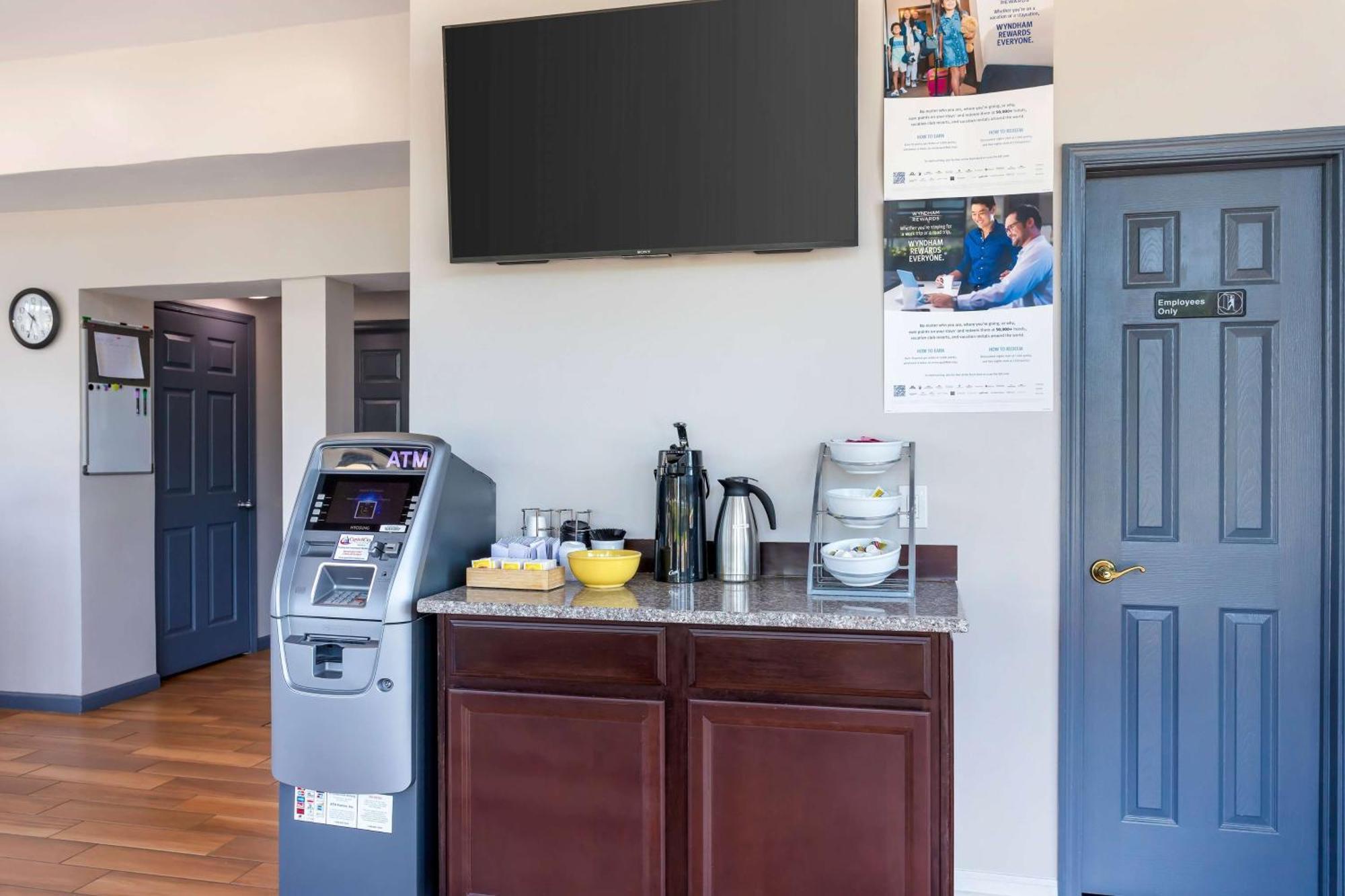 Days Inn By Wyndham Wrightstown Mcguire Afb Bordentown Bagian luar foto